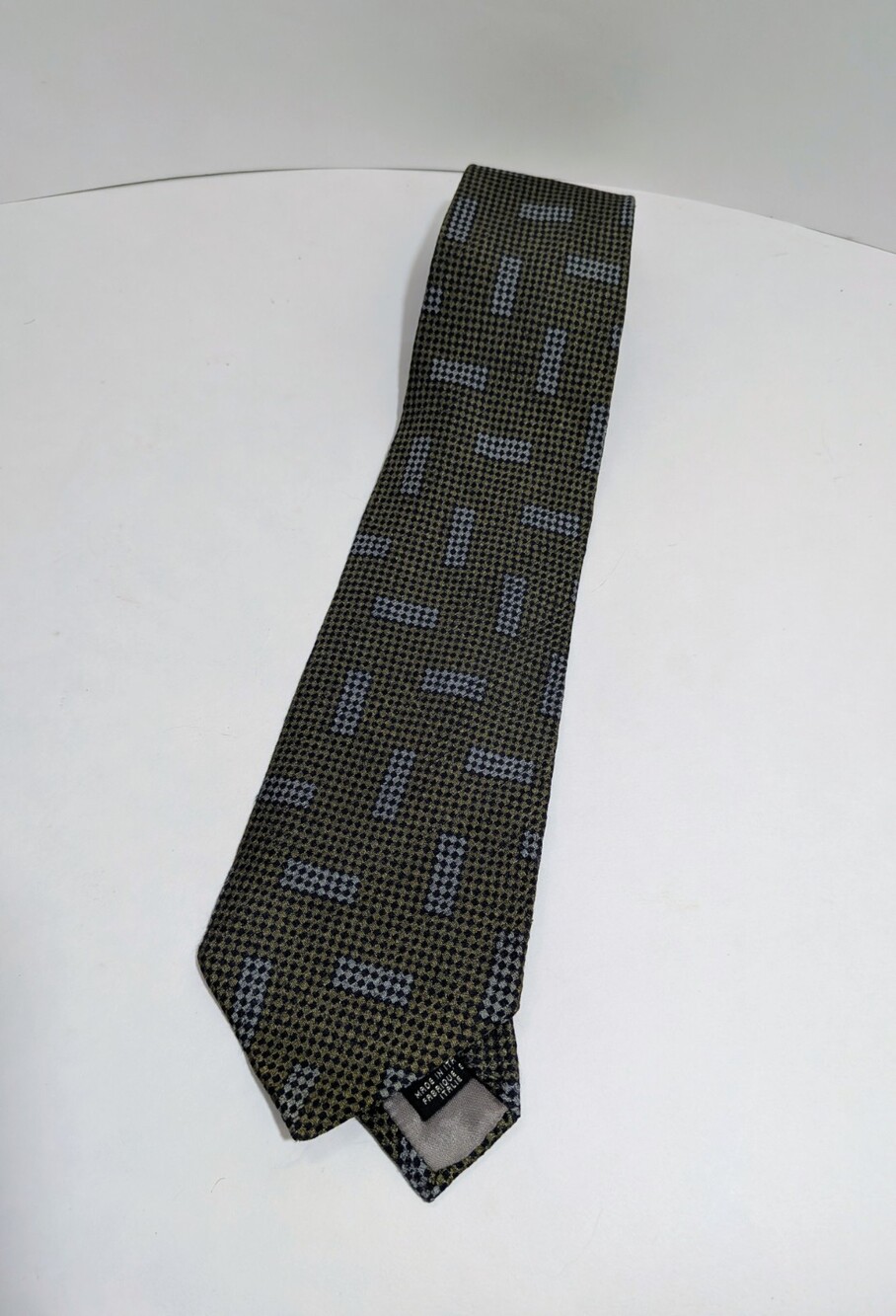 Giorgio Armani Cravatte Tie 100% Silk Made in Italy Olive Gray Geometric